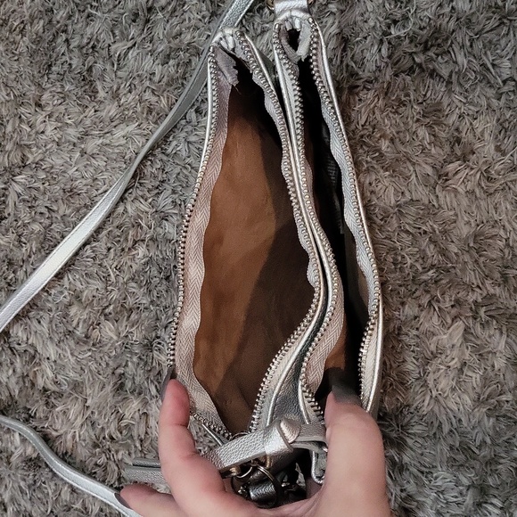 Old Navy Cross Body Bag - Picture 3 of 9